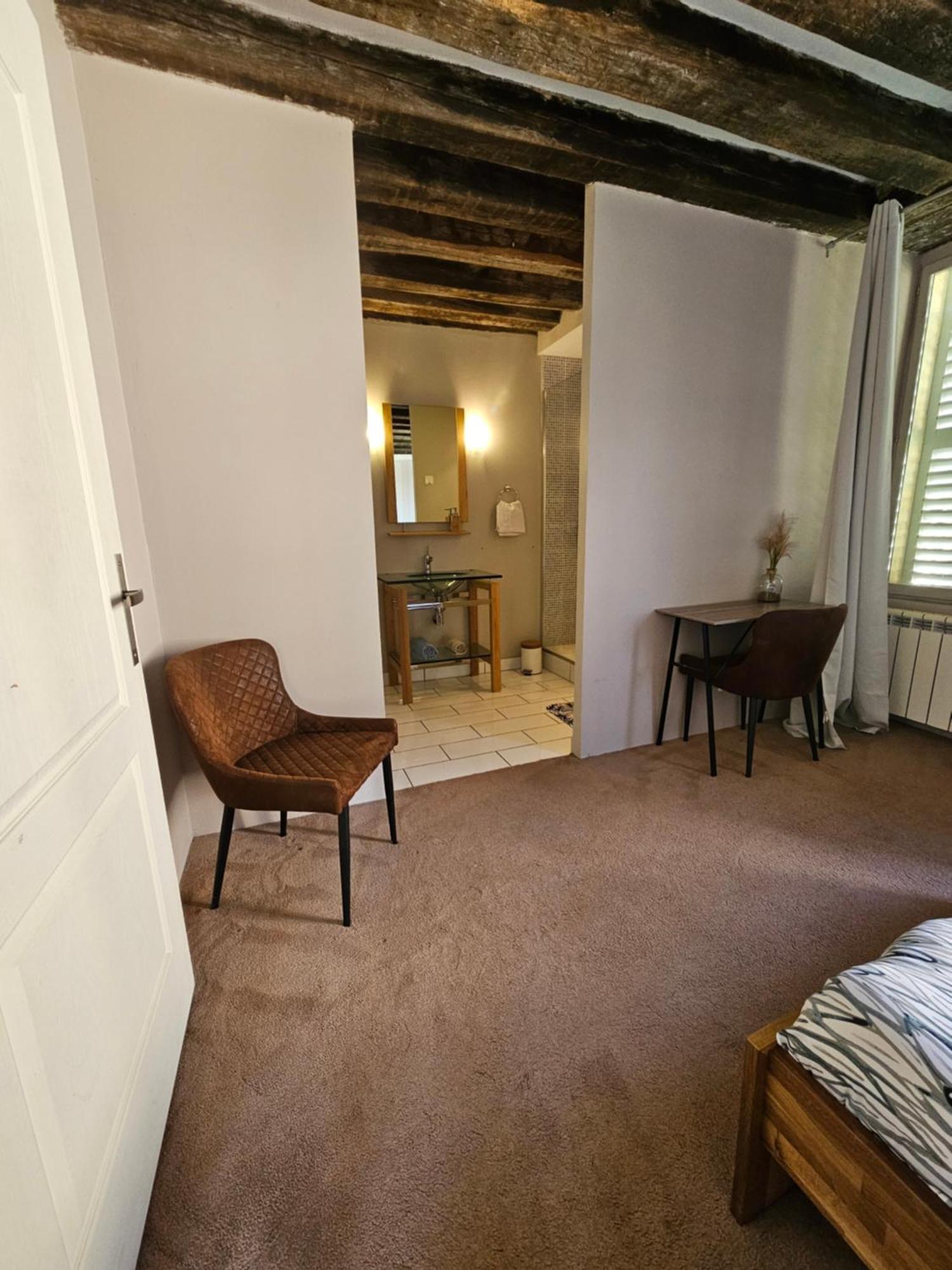 Chambre Avec Salle De Bain Hotel Donzy Exterior photo